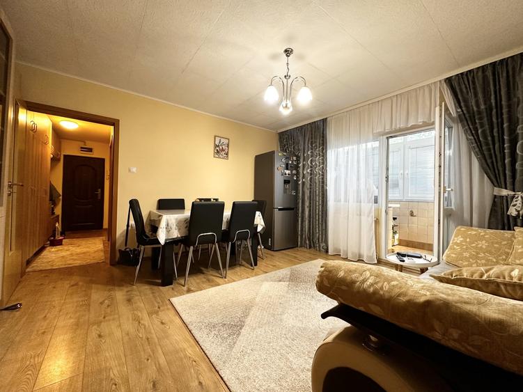 Apartament cu 3 camere semidecomandat, mobilat în Dâmbovița