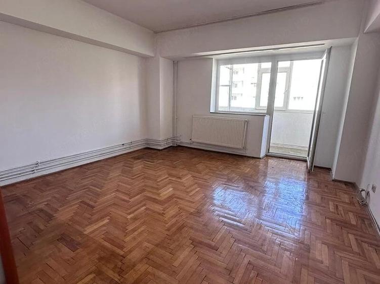 Apartament cu 4 camere decomandat în Decebal