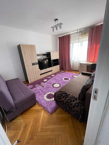 Apartament cu 3 camere decomandat în Hala Centrală