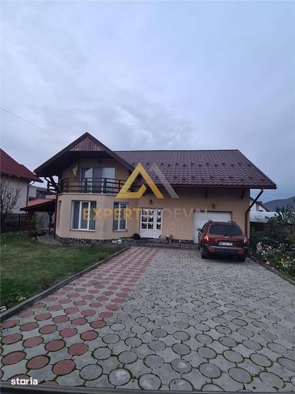 Casă cu 4 camere cu Teren 6000 Mp în Recea
