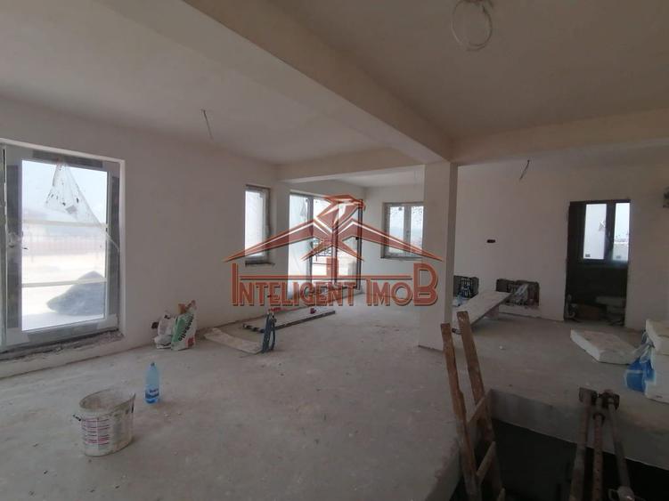 Apartament cu 3 camere decomandat, mobilat în Central