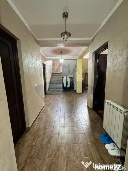 Casă cu 5 camere cu Teren 1268 Mp în Nord