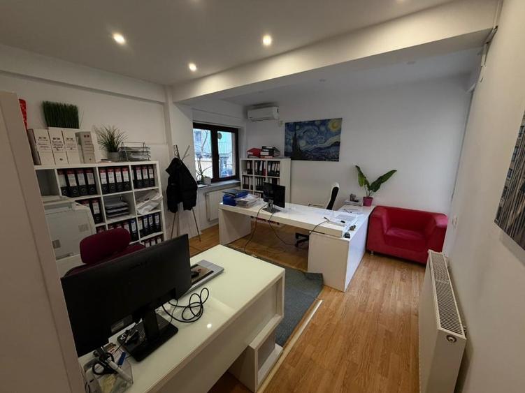Apartament cu 3 camere semidecomandat în Dorobanți