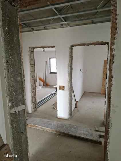 Casă cu 4 camere cu Teren 884 Mp în Moșoaia