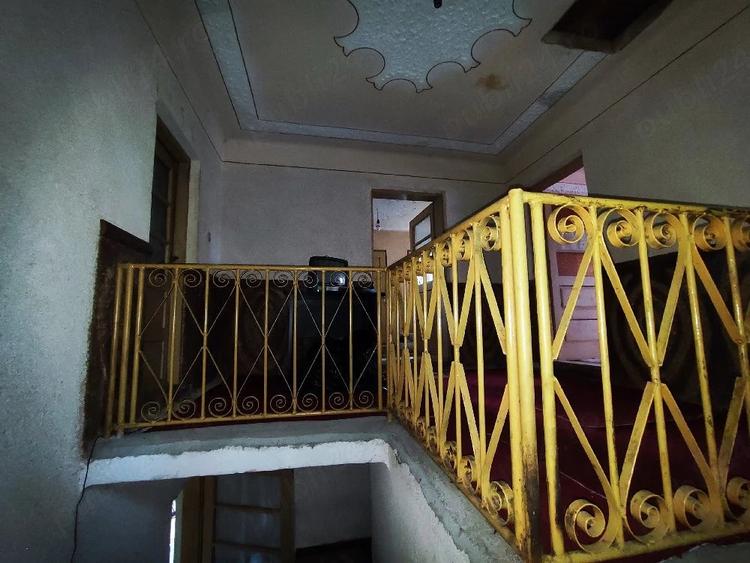Casă cu 6 camere cu Teren 2080 Mp în Gura Foii