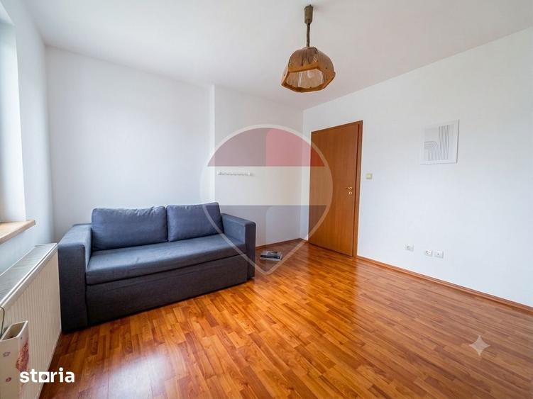 Casă cu 5 camere cu Teren 279 Mp în Central