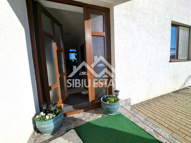 Casa Sibiu cu pivnita si garaj, curte mare - 1