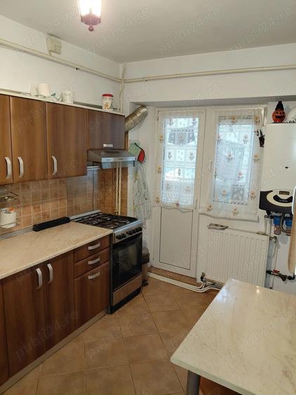 VAND apartament 3 camere decomandat, etaj 1 4, in Foc?ani, zona Inspectorat ?colar Vrancea. - 2