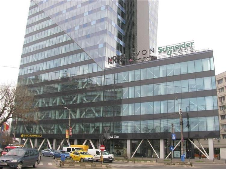 Spatiu comercial in cladire de birouri clasa A - 250 mp - 3