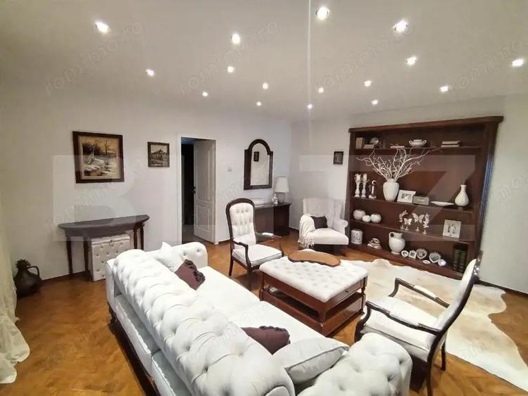 Vila de lux de vanzare, 15 camere, 550 mp, zona Micro 6, comision 0% - 2