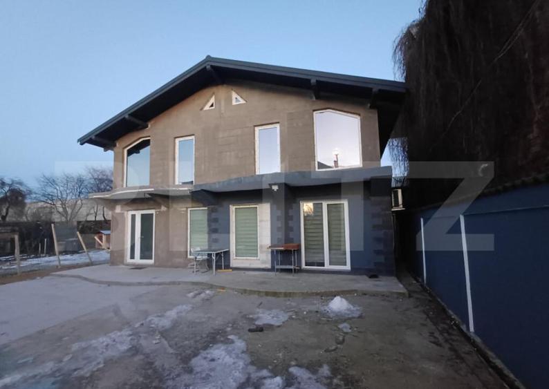 Casa cu 3 camere, 210 mp, zona semicentrala - 1