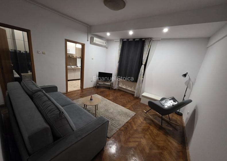 Garsoniera Piata Victoriei – mobilata nou, etaj 3, la 12 min de metrou