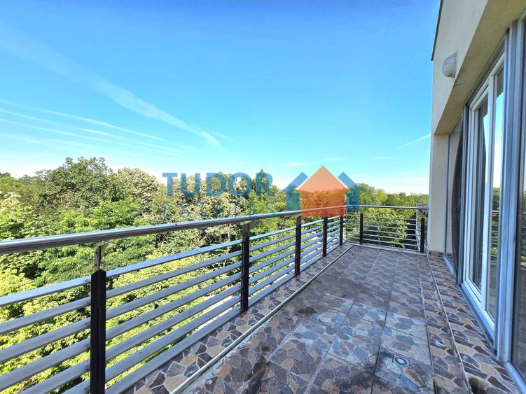 Elegant 2-Bedroom Duplex Apartment with Panoramic Park Views - 7