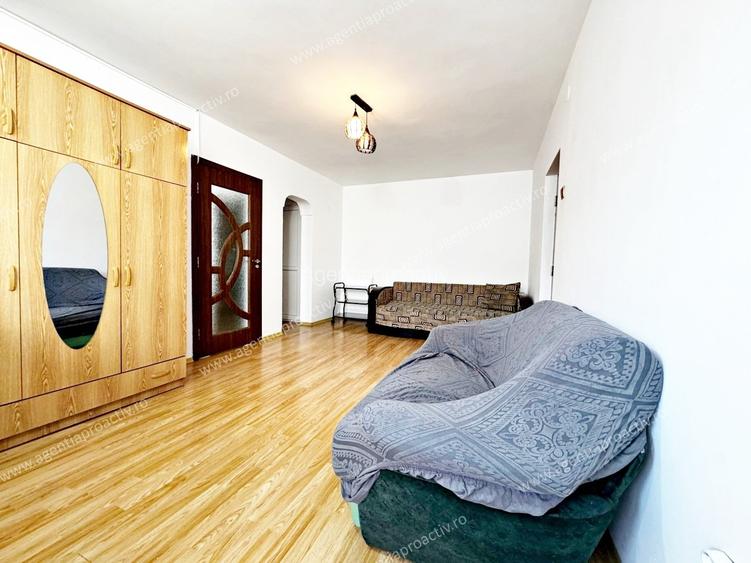 Apartament cu 3 camere, situat la etajul 3, în Țiglina 2.