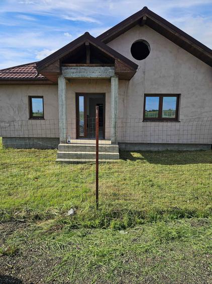 Casa de vanzare in Dudovicesti, Simnicu de Sus. Casa este compusa din 2 dormitoare, un living generos, bucatarie spatioasa beci si terasa. - 1