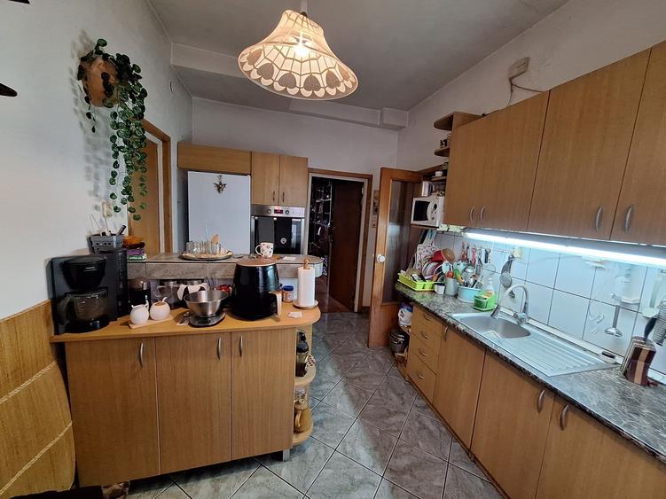 Casa + teren de vanzare, zona ultracentrala Hotel Carpati - 1