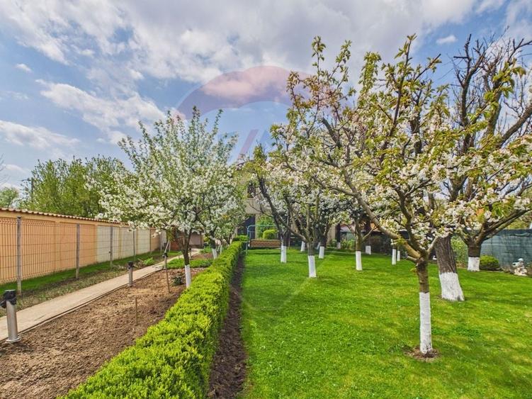 Casă / Vilă cu 6 camere de vânzare - 6