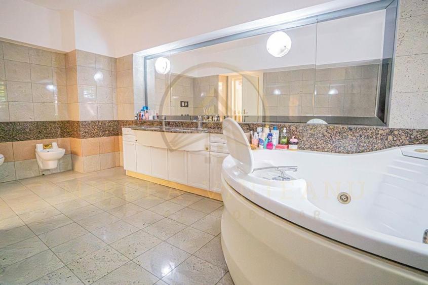 Ultracentral -Cladire impozanta  D+P+2E. - 28