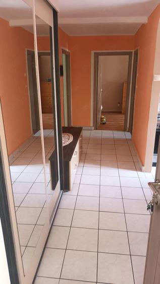 Inchiriez apartament 2camere - 4