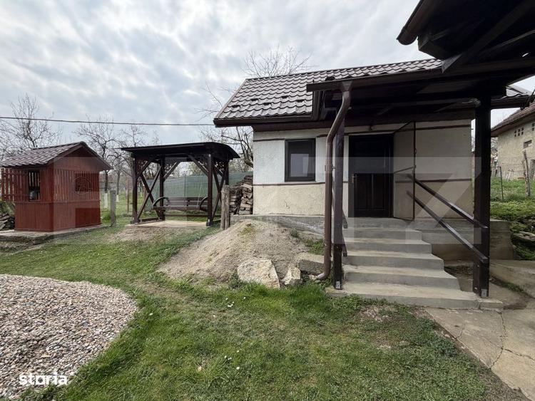 Casa cu 3 camere in suprafata de 80 mp si un teren de 2000 mp - 1