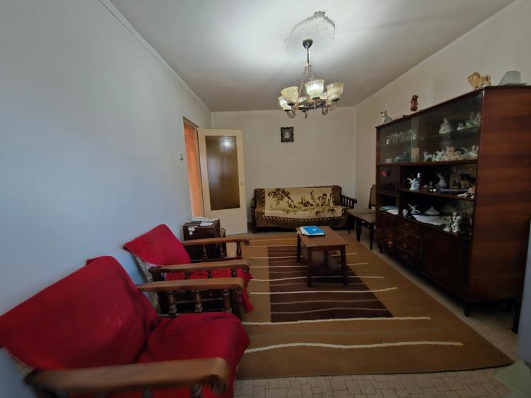 Anda 2 Camere Decomandat Necesita Renovare Bloc 1985 - 10
