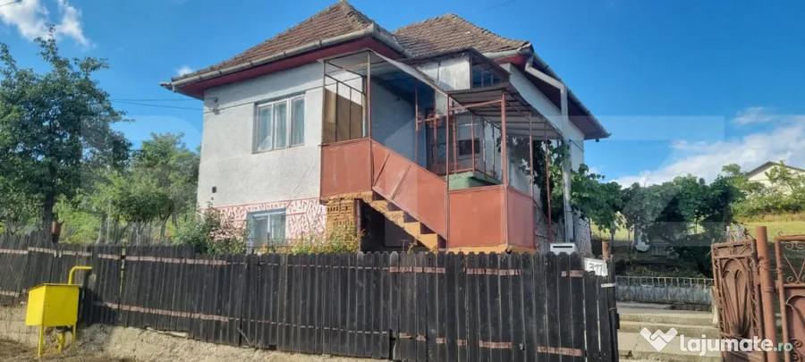 Casă cu 4 camere cu Teren 2580 Mp în Ceanu Mare