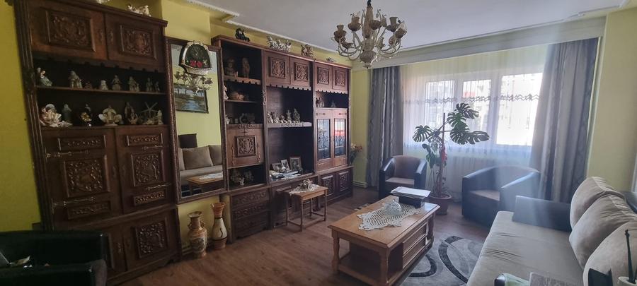 Vand apartament 4 cam. ,Topoloveni, etaj 1, ultracentral, langa Profi - 1