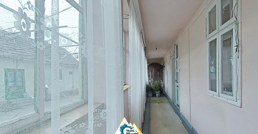 Casa traditionala cu 4 camere, in Cuvin - 11