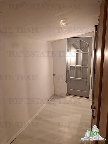 Casa cu teren de 80 mp in Giulesti - 2