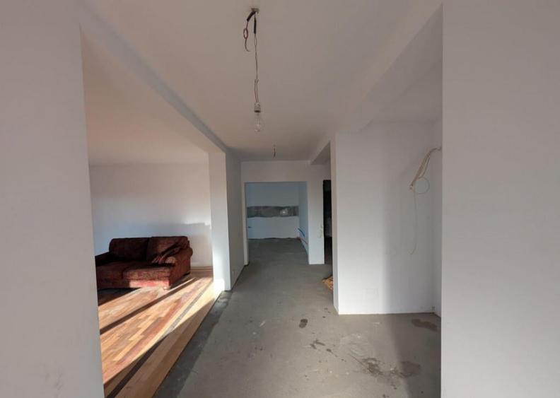 Casa Spa?ioasa cu 7 Camere, 242 mp Utili ?i 600 mp Teren - 6