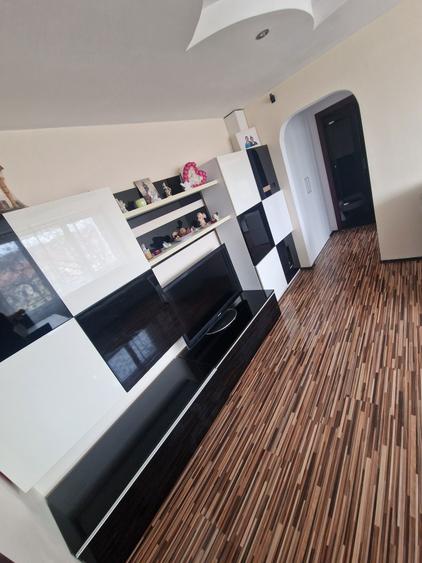 Inchiriez apartament cu 3 camere - 1