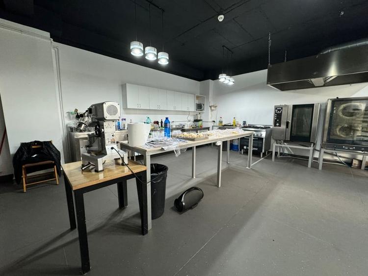 Spatiu comercial, parter, 90 mp utili, vitrina, preluare chiriasi, Dambul Rotund Spatiu comercial, parter, 90 mp utili, vitrina, preluare chiriasi, Dambul Rotund