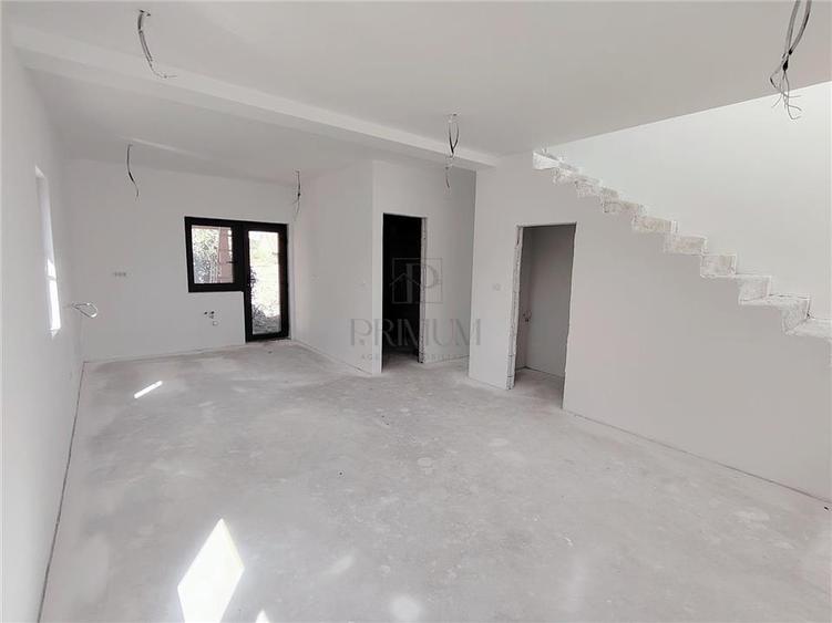 Duplex cu 3 camere cu Canalizare în Albina