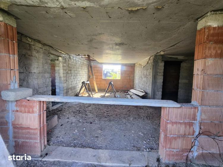 Vila la rosu situata in Bacau str Ciresoaei - 9