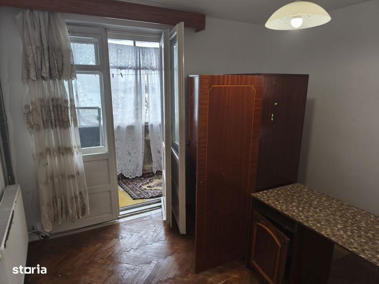 Octav Onicescu langa Parcul Mihai Eminescu piata Viilor Biserica Roset - 3