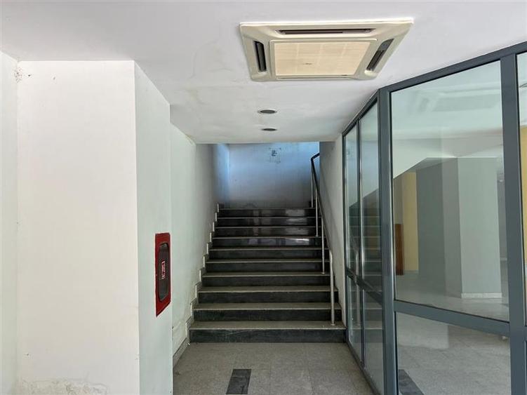 Vanzare Spatiu comercial stradal - Parter si Mezanin - 900 mp - 17