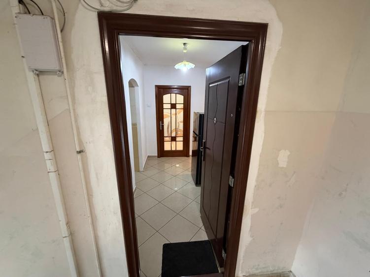 3 camere mobilat utilat etaj 3/4,metrou 1 decembrie la 5 minute - 7
