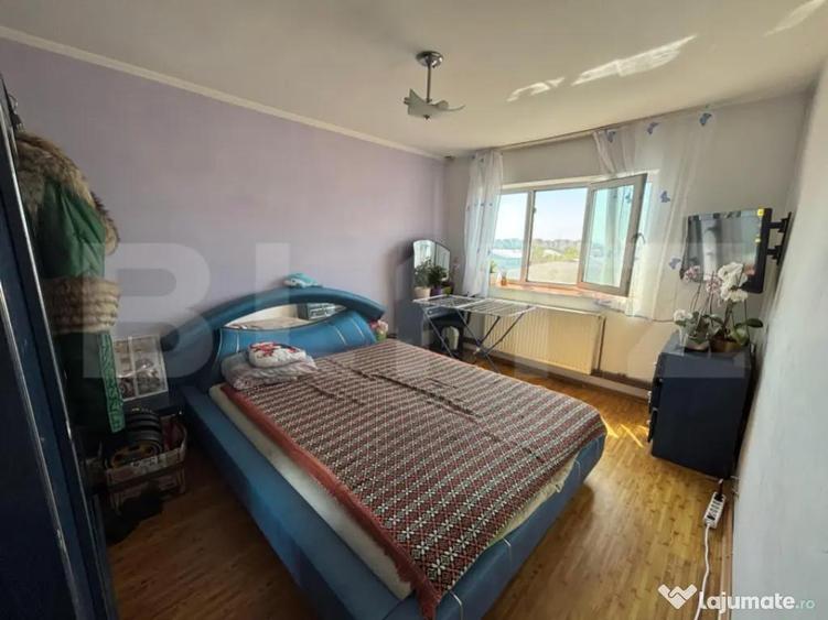 Apartament de vanzare, cu 3 camere, zona Micro 5 - 3