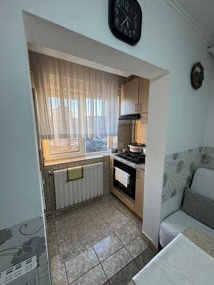 Apartament cu 2 camere decomandat, mobilat în Traian
