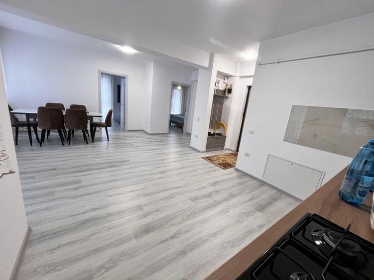 Apartament cu 3 camere semidecomandat în Central