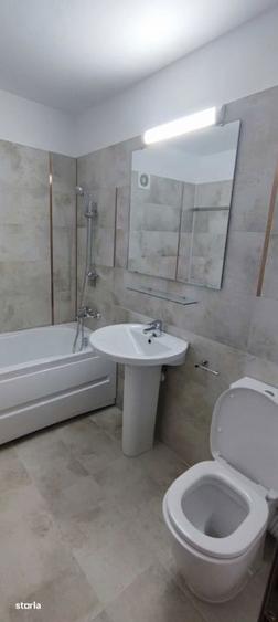 Apartament cu 4 camere semidecomandat în Tei