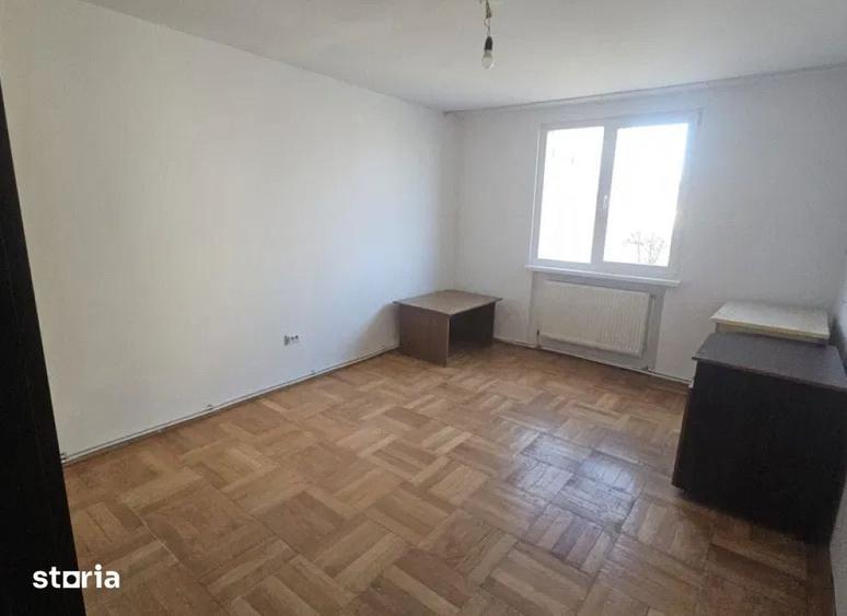 Apartament cu 3 camere în Calea Romanului