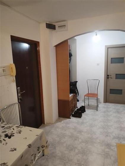 Apartament cu 3 camere decomandat în Lipovei