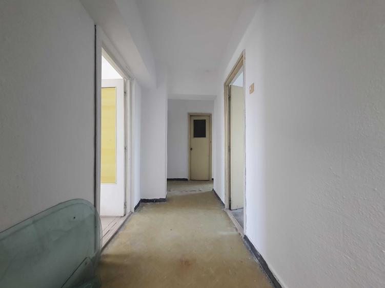 Apartament cu 3 camere decomandat în Hârșova