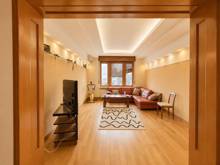 Apartament cu 3 camere decomandat în Moșilor