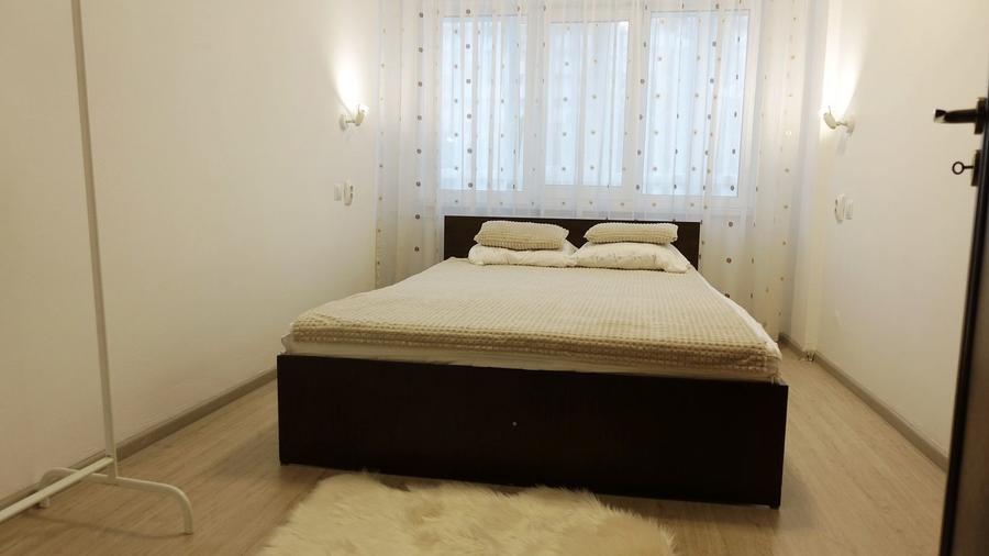Apartament cu 3 camere semidecomandat, mobilat în Veteranilor