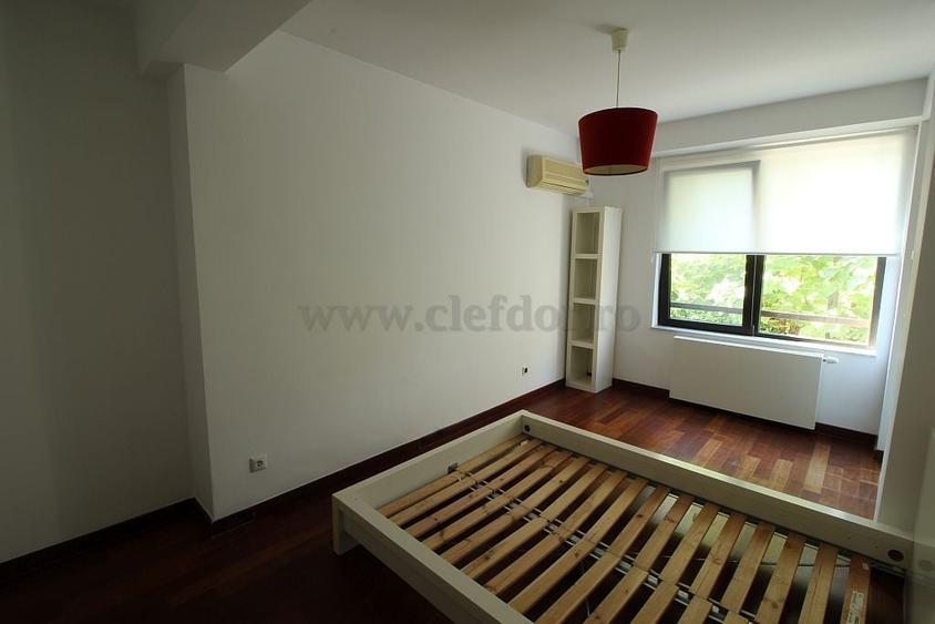 Casă individuală cu 5 camere cu Canalizare în Pipera