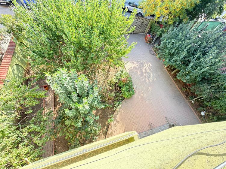 Casă individuală cu 5 camere cu Canalizare în Sud