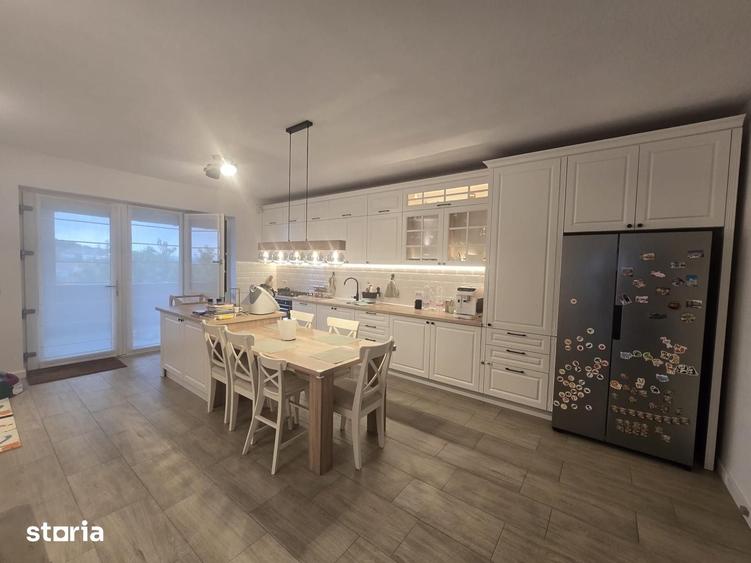 Casă cu 4 camere cu Teren 1239 Mp în Cetate