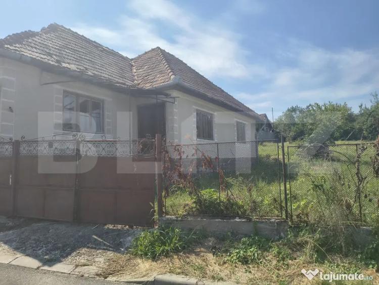 Casă cu 2 camere cu Teren 1200 Mp în Nord